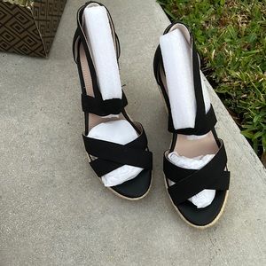 New in box Charles David Wedges. Size 5.